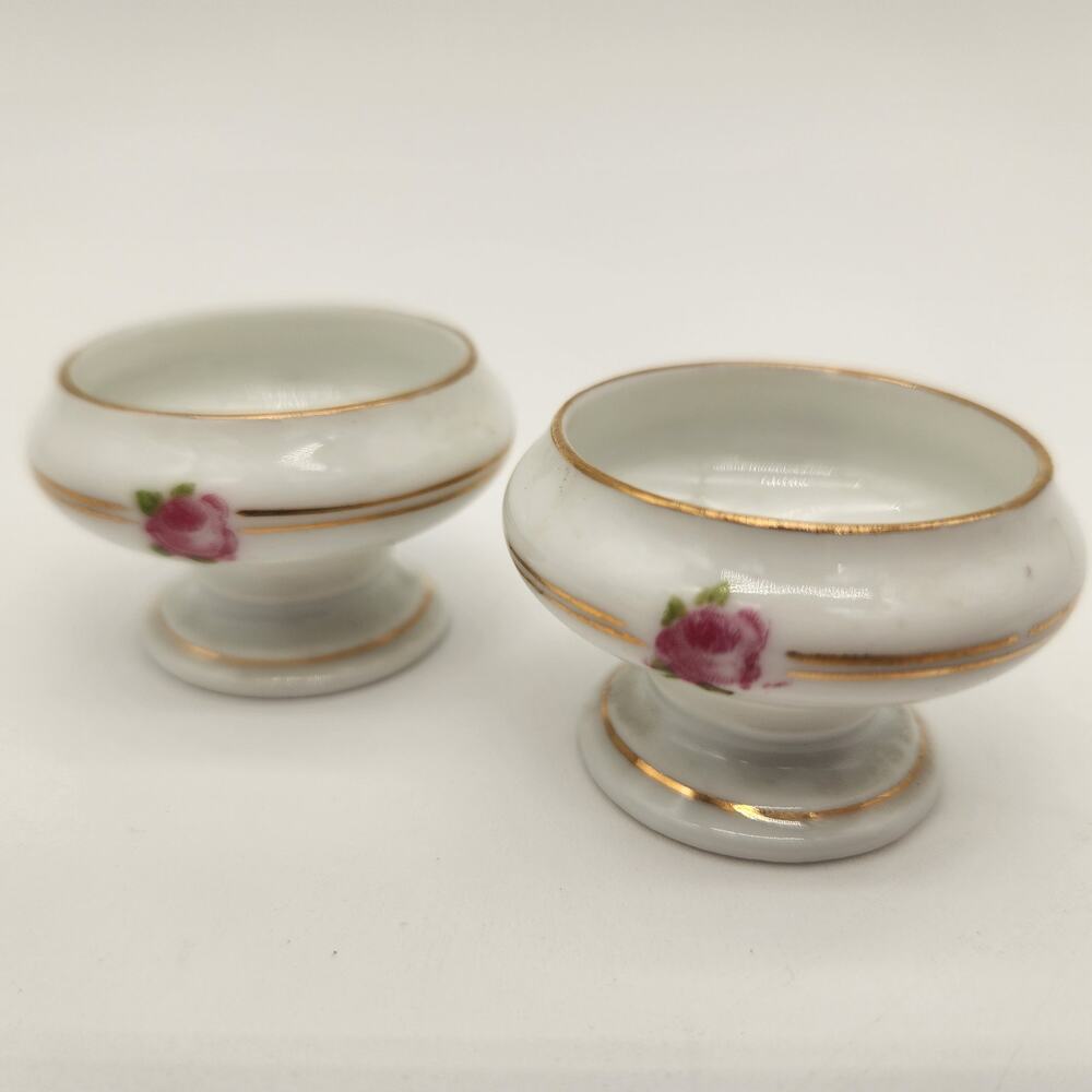 2 Porcelain Bavarian‎ Urn Shaped Open Salt Dip Cellars Roses Leaves Gold Trim
